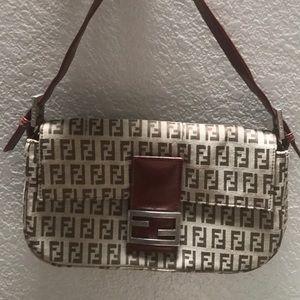 2000’s iconic fendi baguette This baby is so cute!
